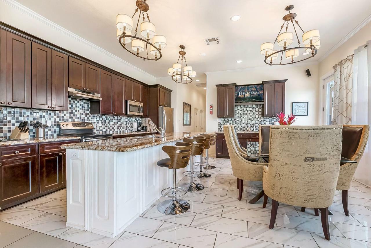 Apartment Spacious 4bd Luxury Penthouse With Balcony *